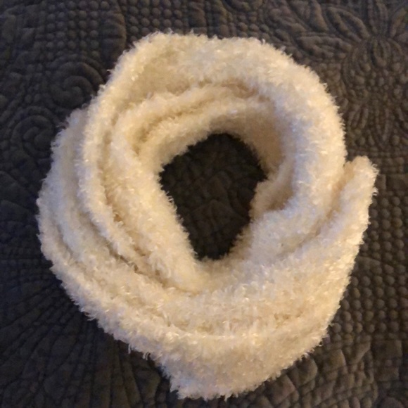 Off White Scarf - Picture 2 of 8
